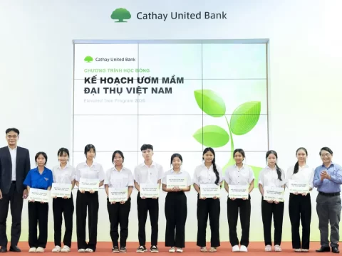 CUBHCM trao học bổng cho học sinh vượt khó tại Đà Nẵng, TP HCM