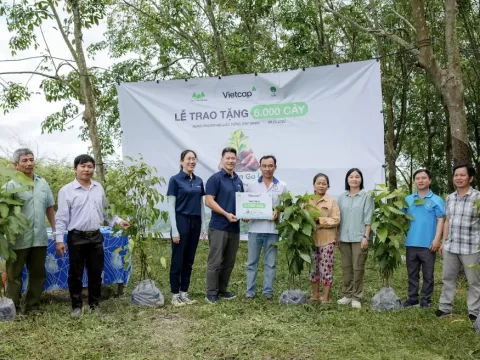 Vietcap kết hợp giao dịch đầu tư với trồng rừng chống lũ